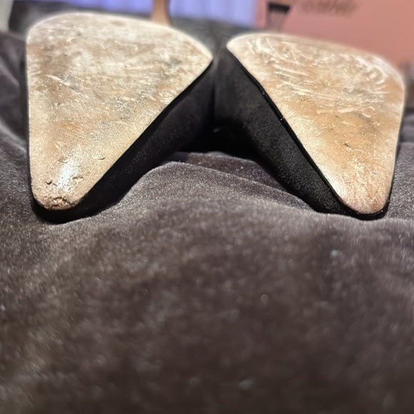 Women’s  Manolo Blahnik Brown Suede Pumps with a Kitten heel. Size 40 EU - Picture 7 of 9